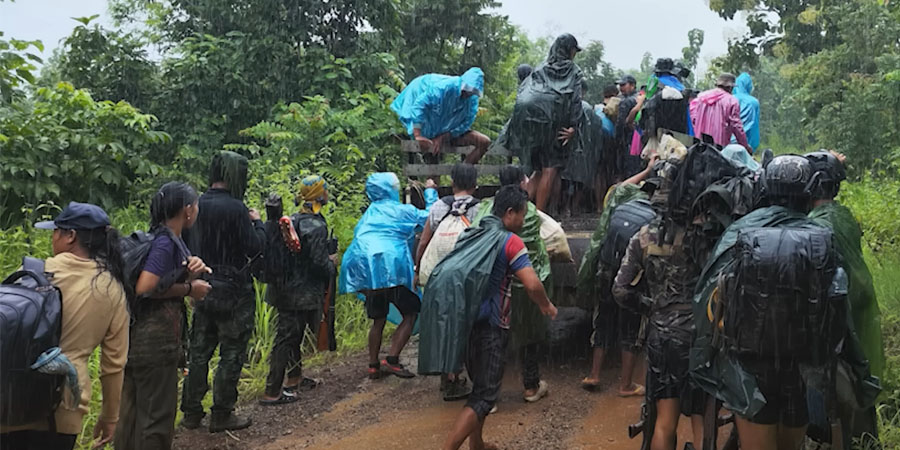 ဖယ်ခုံအင်း အရှေ့ခြမ်းတွင် ပိတ်မိနေသည့် ကရင်နီ စစ်ရှောင်များ ရိက္ခာပြတ်လုနီးပါးဖြစ်နေ 