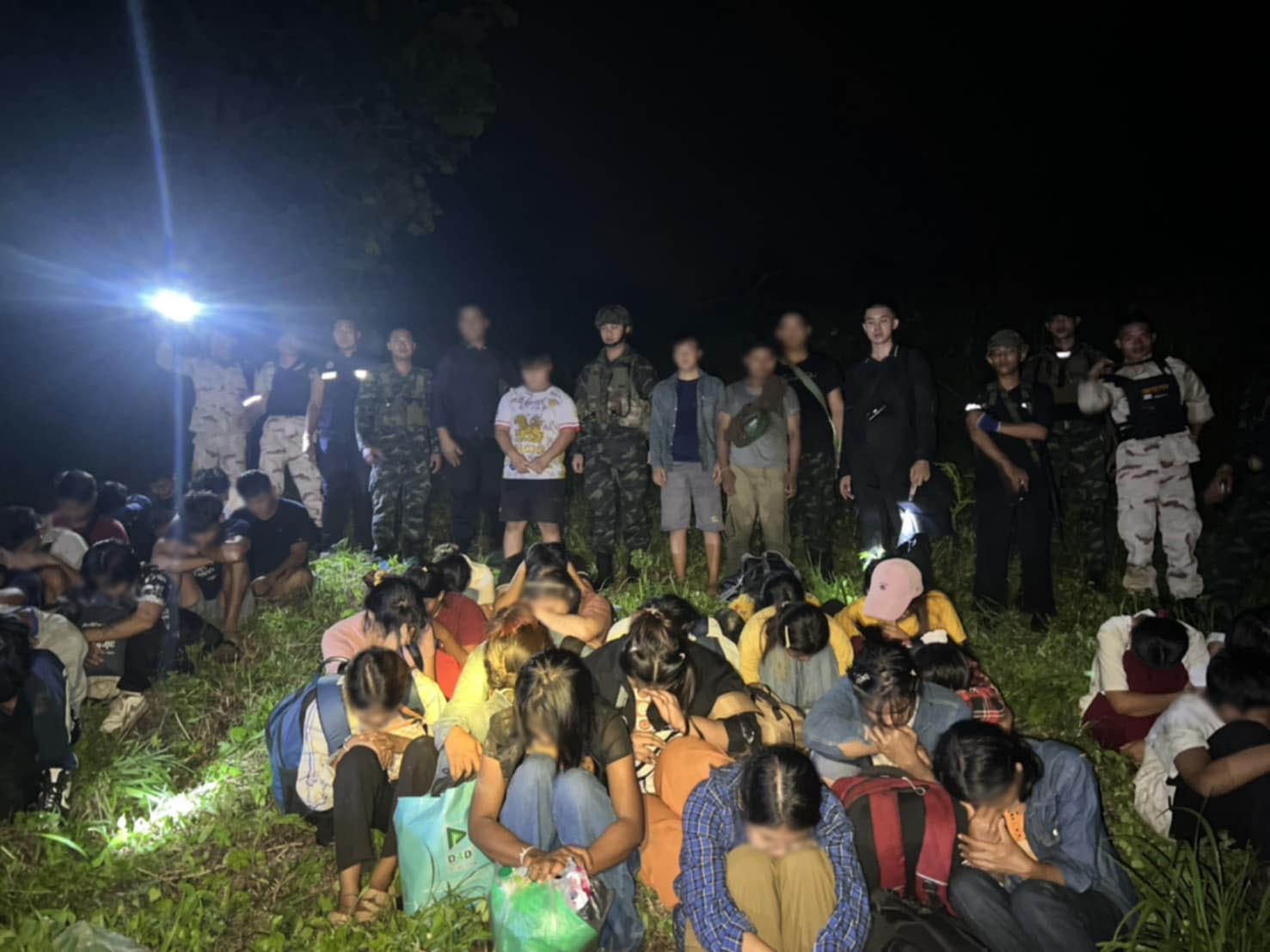 ဘန်​ကောက်တွင် အလုပ်သွားရှာလုပ်မည့်​ မြန်မာရွှေ့​ပြောင်းအလုပ်သမား ၄၅ ဦးဖမ်းဆီးခံရ