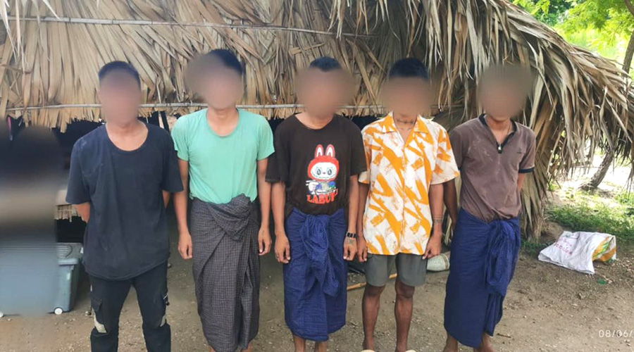 စစ်မှုထမ်းတပ်သား ၂၀  တော်လှန်ရေးတပ်ဖွဲ့ထံ အလင်းဝင်