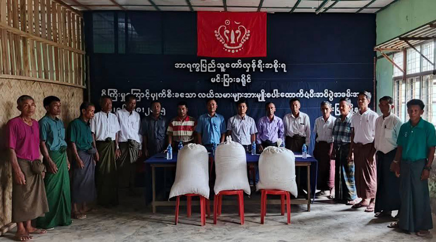 ရေကြီးမှုကြောင့် လယ်ပျက်စီးသွားသည့် မြောက်ဦးနှင့်မင်းပြားက လယ်သမားများကို AA က မျိုးစပါးထောက်ပံ့