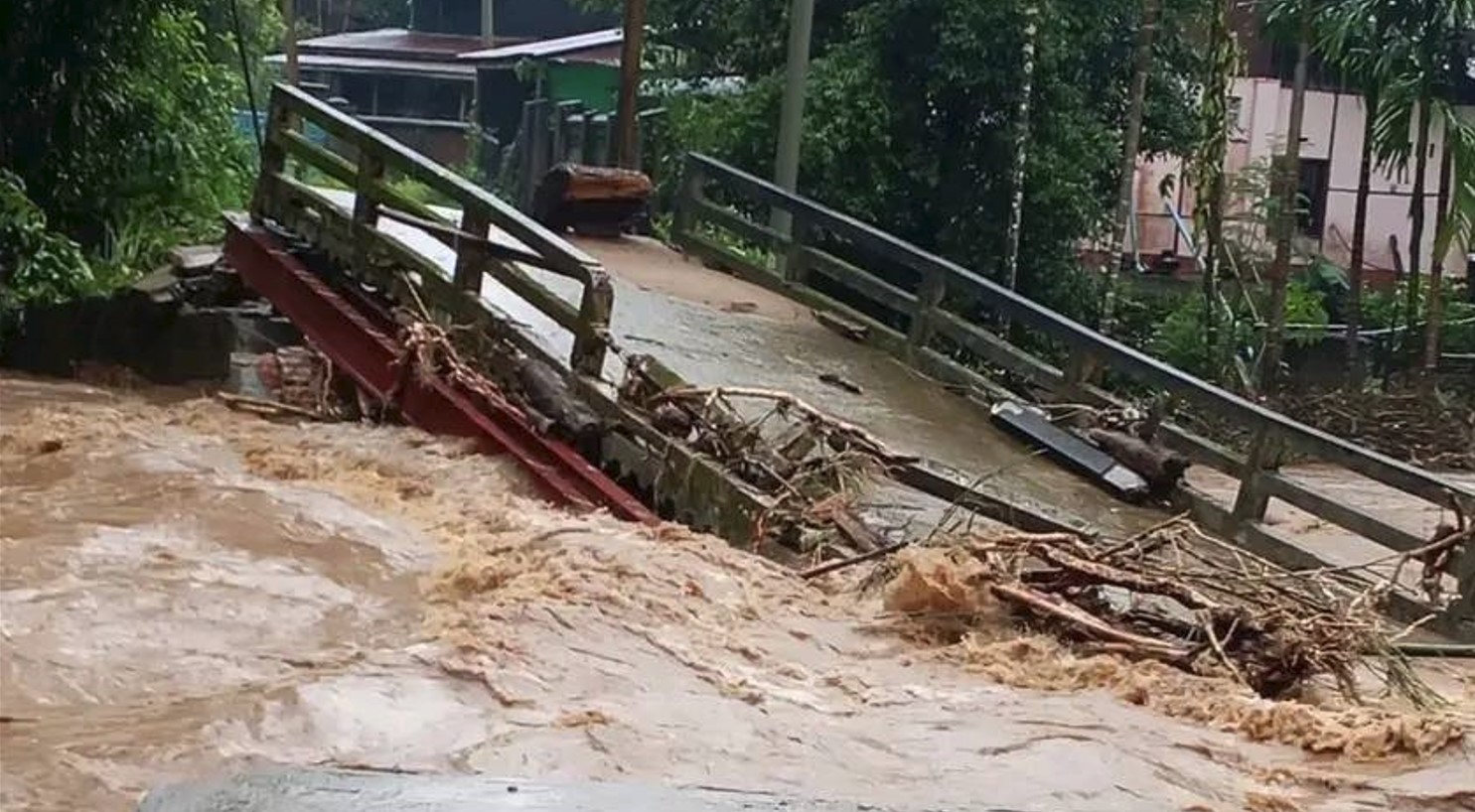 ညောင်လေးပင်ခရိုင်၌ ရေကြီးပြီး ရွာ ၁၇၀ ကျော် ရေမြုပ်၊ သံတောင်ကြီး မြေပြိုမှု သေဆုံးသူ ၁၁ ဦး ရှိလာ