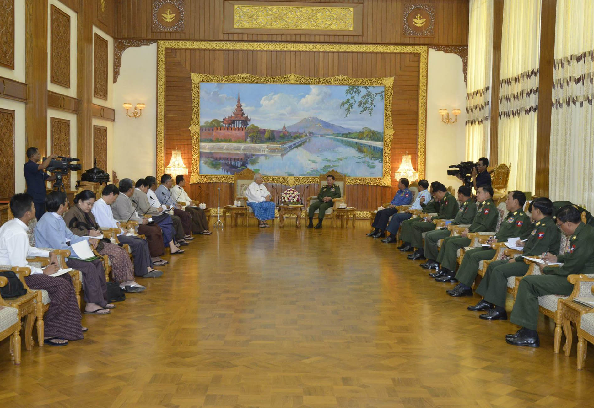ဒီမိုကေရစီလမ္းေၾကာင္းေပၚ ခိုင္ခိုင္မာမာေလွ်ာက္လွမ္းမည္ဟု ကာကြယ္ေရးဦးစီးခ်ဳပ္ ေျပာ