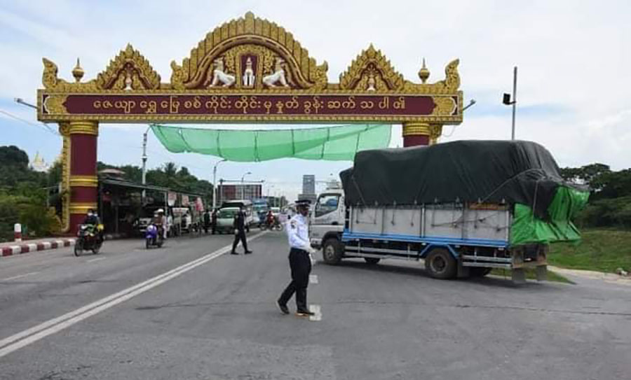 အမျိုးသမီးလစဉ်သုံးနှင့် ကလေးဒိုင်ပါ အပြင် ကုန်ပစ္စည်း ၈ မျိုးကို စစ်တပ်က သယ်ခွင့်ကန့်သတ်