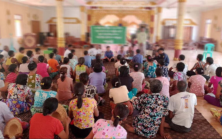 လေးမျက်နှာတွင် စစ်မှုထမ်းအစည်းအဝေးမတက်သူများကို ဒဏ်ရိုက်၊ မြောင်းမြတွင် စစ်ဝတ်စုံဖိုးပါ ကောက်ခံ