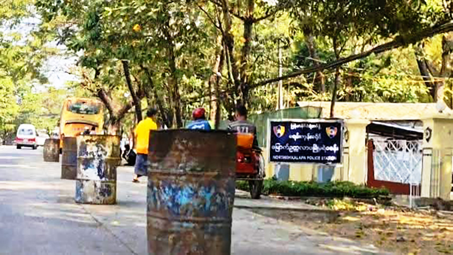 မရမ်းကုန်းခရိုင် ရဲတပ်ဖွဲ့ရုံးကို လုံခြုံရေးဘန်ကာများ၊ အချုပ်ဆောင်များဖြင့် အခိုင်အမာ ဆောက်လုပ်