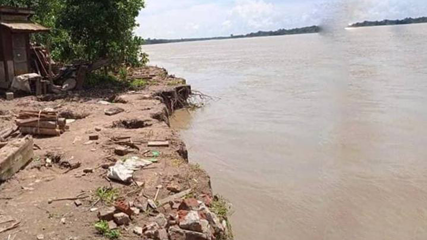ဟင်္သာတတွင် ကမ်းပြိုကျမှုကြောင့် နေအိမ် ၇ လုံး ရွှေ့ပြောင်း