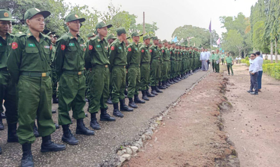 ရန်ကုန်တွင် စစ်မှုထမ်းကြေး အပြိုင်အဆိုင်တိုးကောက်