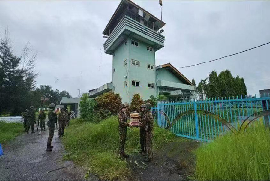 စစ်တပ်က တန်ပြန်ထိုးစစ်ဆင်ပြီး မြို့အချို့ကို ပြန်သိမ်းနိုင်တာ ဘာကြောင့်လဲ