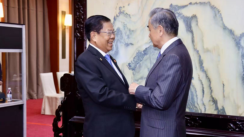 တရုတ်နိုင်ငံခြားရေးဝန်ကြီး ဝမ်ယိက စစ်ကောင်စီဝန်ကြီးနှင့်တွေ့ဆုံ၊ တရုတ်အကျိုးစီးပွားကာကွယ် ပေးရန်ပြော 