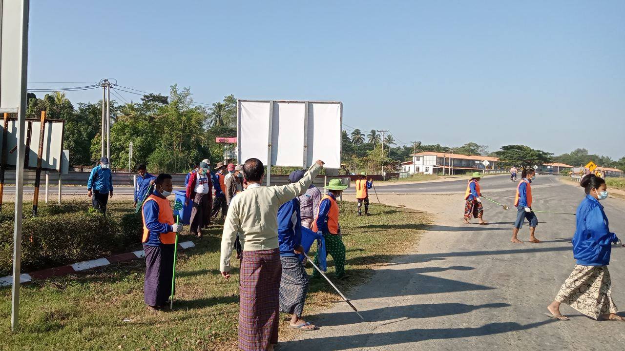 ပုသိမ်တွင် အမှိုက်မကောက်သူများ ဒဏ်ရိုက်ခံနေရ
