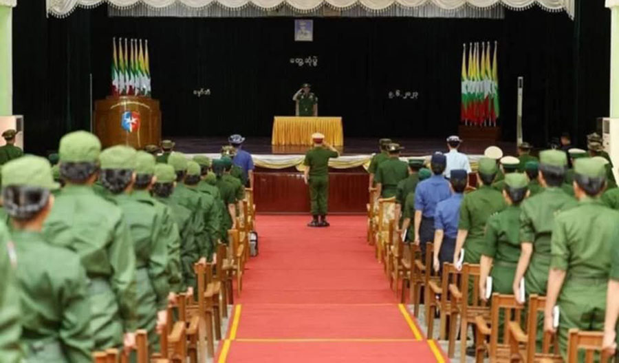 အမျိုးသမီးစစ်မှုထမ်း ခေါ်နေသည့်သတင်းကြောင့် ပြည်ပထွက်လုပ်ခွင့် ပိတ်ခံရမည်ကို စိုးရိမ်နေ