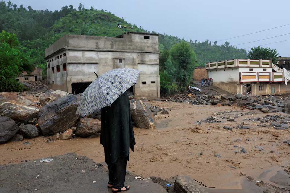 ပါကစ္စတန်တွင် မိုးသည်းထန် ရေကြီးမှုကြောင့် လူ ၃၀၀ ကျော် သေဆုံး