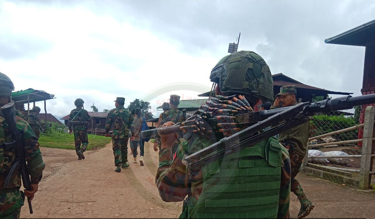 တိုက်ပွဲပြင်းထန်နေသည့် ကျောက်မဲမြို့ကို စစ်တပ်က တပ်မ ၁၁ နှင့် သင်တန်းဆင်း တပ်သားသစ်များ ပို့နေ