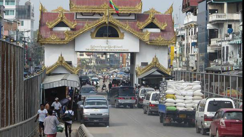 စစ်တပ်က နယ်စပ်ကုန်သွယ်ရေး တဖက်သတ်ပိတ်ထားသဖြင့် ကုန်သည်နှင့် ပြည်သူ အထိနာ