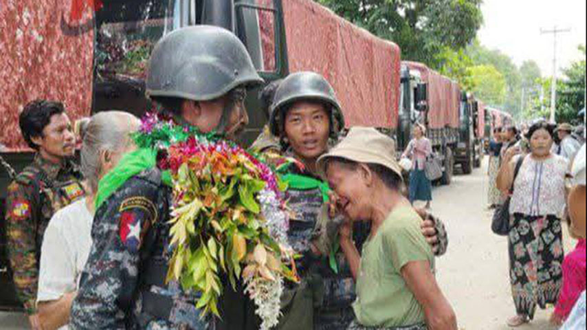 ပေါက်မြို့နယ်ရှိ ကပစ ၂၄ ကို စစ်တပ်က ရိက္ခာနှင့် လူအင်အားဖြည့်တင်း 