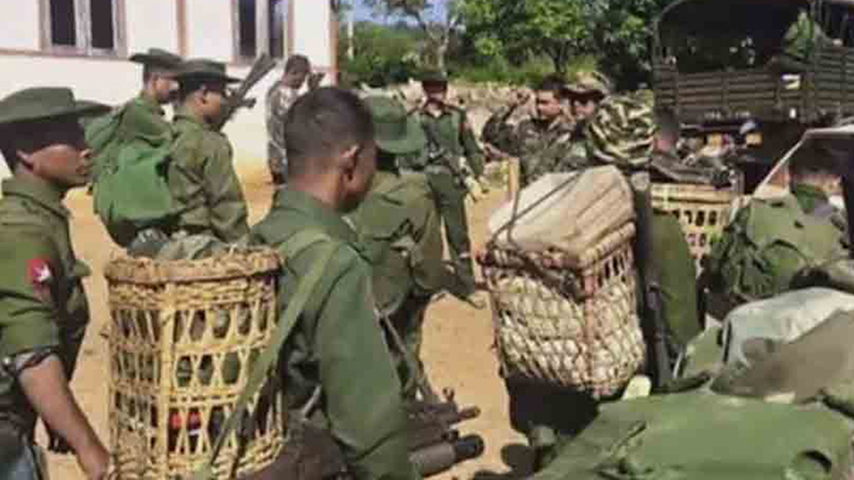 ဖားကန့်တွင် စစ်တပ်က အင်အားအလုံးအရင်းဖြင့် စစ်ကြောင်းထိုးပြီး ပြည်သူများအား သတ်ဖြတ်