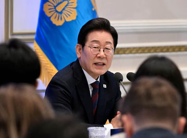 ထရမ့်ပ်နှင့်တွေ့ရန် တောင်ကိုရီးယားသမ္မတ အမေရိကန်သို့ ထွက်ခွာ