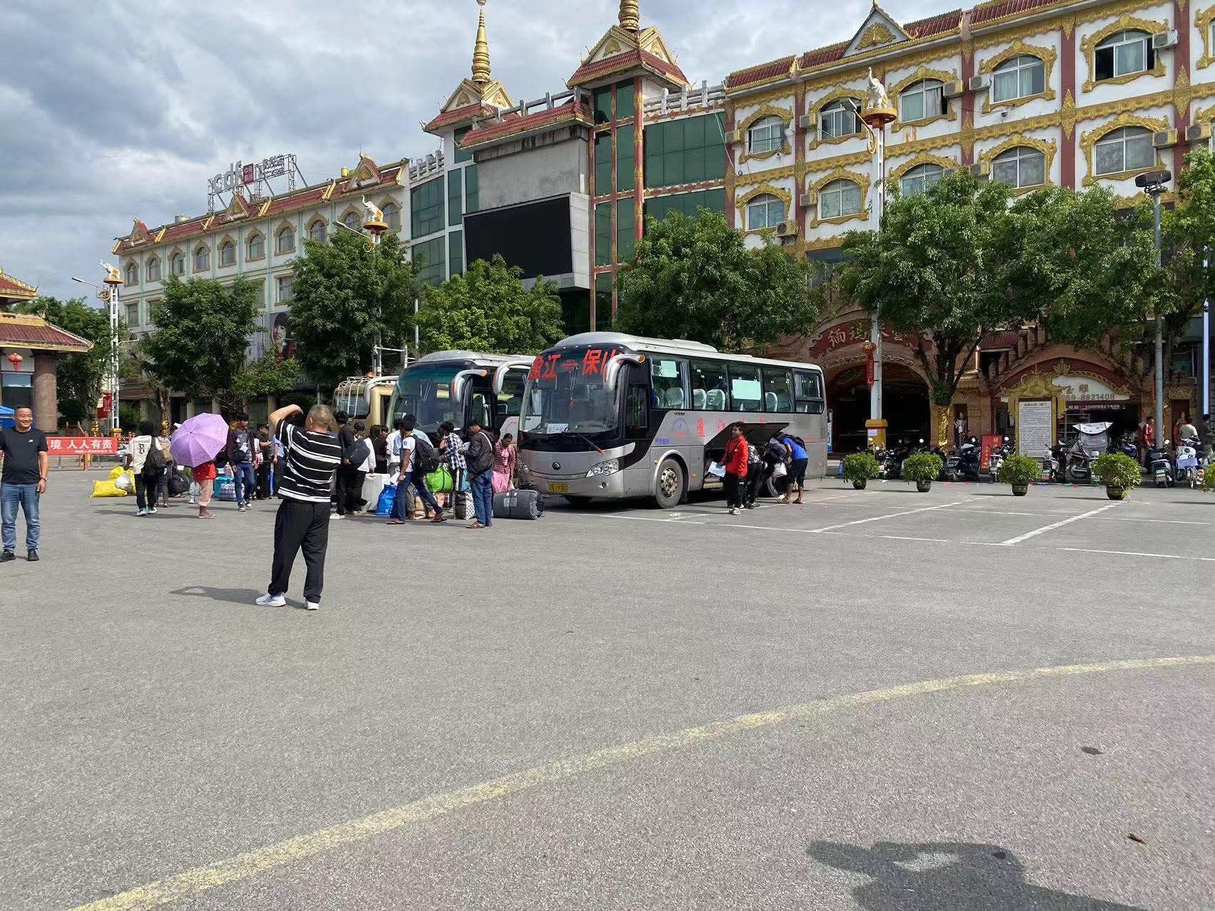 တရုတ်က မြန်မာလုပ်သားများကို ဆက်တိုက်ဖမ်းဆီး၊ ကူးစက်ရောဂါရှိသူများကို ပြည်ဝင်ခွင့်ပိတ်
