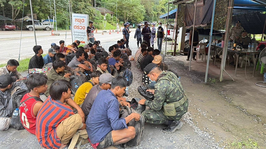 ကန်ကျနပူရီတွင် တရားမဝင် မြန်မာ ၁၃၆ ဦးနှင့်  လမ်းပြ  ၃ ဦး ဖမ်းဆီးခံရ 