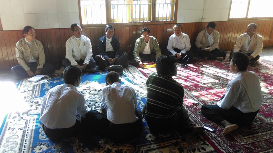 မႏၱေလး ဆႏၵျပေက်ာင္းသားမ်ားႏွင့္ ပါေမာကၡခ်ဳပ္မ်ား ေတြ႔ဆုံ (ဓာတ္ပုံ)