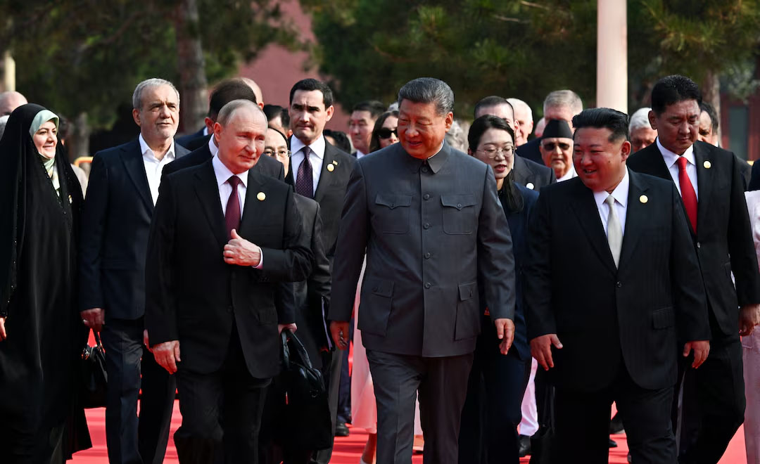 တရုတ်ကို ရပ်တန့်၍ မရနိုင်တော့ဟု ရှီကျင့်ဖျင်ကြွေးကြော်၊ ရှီ-ပူတင်-ကင်မ်တို့ ပေါင်းကြံနေပြီဟု ထရမ့်ပ် ခနဲ့