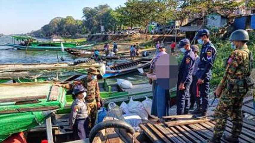 ငပုတောမြို့နယ်တွင် ကုန်တင်စက်လှေ ၂ စင်းကို စစ်တပ်နှင့်ရဲက ဖမ်းဆီး