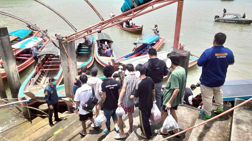 ထိုင်းဘက်က ပြန်ပို့သည့် မြန်မာ ၁၅၂ ဦးကို စစ်တပ်ထဲသို့ခေါ်သွား
