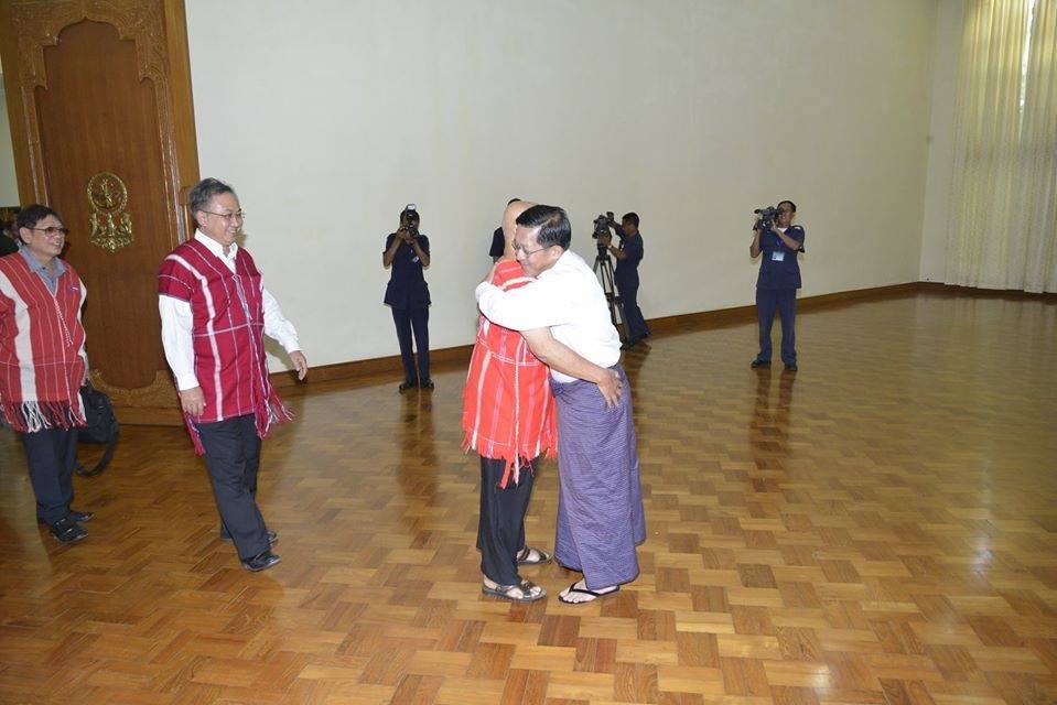 ေကအန္ယူႏွင့္ ဗုိလ္ခ်ဳပ္မွဴးႀကီး ေတြ႔ဆုံ (ဓာတ္ပုံ)