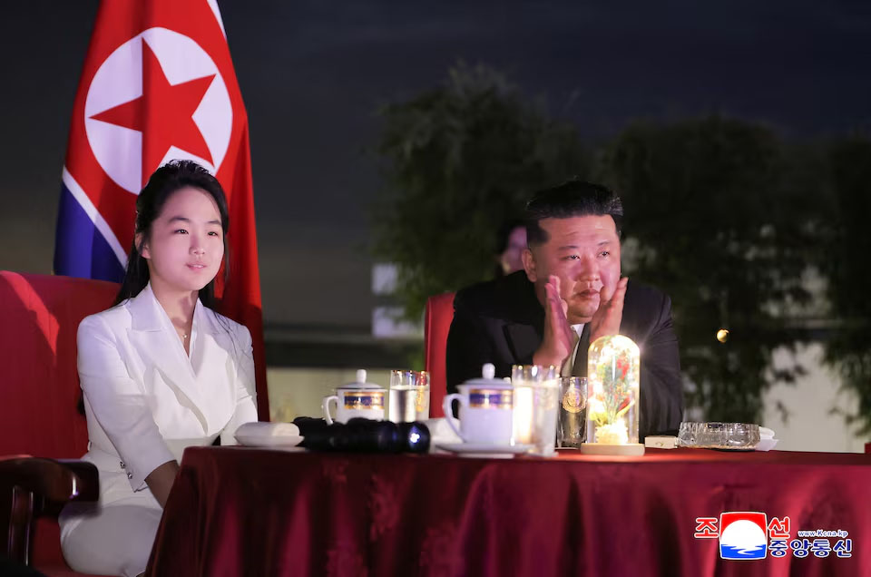 မြောက်ကိုရီးယားခေါင်းဆောင်က သမီးဖြစ်သူကို ဆက်ခံသူအဖြစ် ပုံဖော်လာ