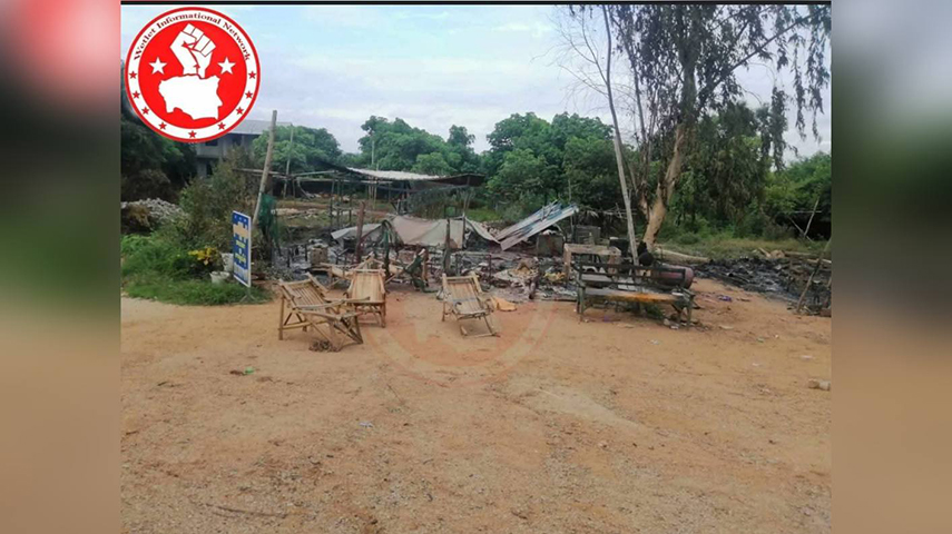 ဝက်လက်တွင် စစ်တပ်က ဗုံးကြဲပြီး နေအိမ်များကို မီးရှို့ဖျက်ဆီးနေ