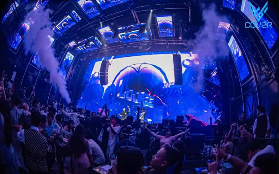 “ဗုဒ္ဓံသရဏံဂစ္ဆာမိ” သီချင်းကို DJ ဖြင့်ဖျော်ဖြေခဲ့သည့် ကလပ် ပိတ်ခံရပြီး ဝန်ထမ်း ၈ ဦး ဖမ်းဆီးခံရ