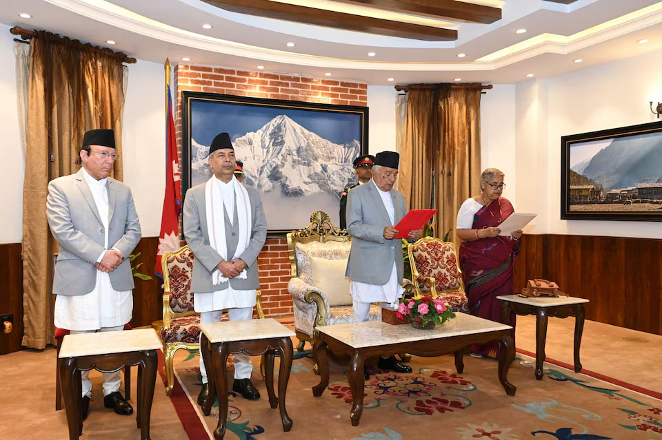 နီပေါ တရားသူကြီးချုပ်ဟောင်း ကြားဖြတ်ဝန်ကြီးချုပ်အဖြစ် ကျမ်းကျိန်