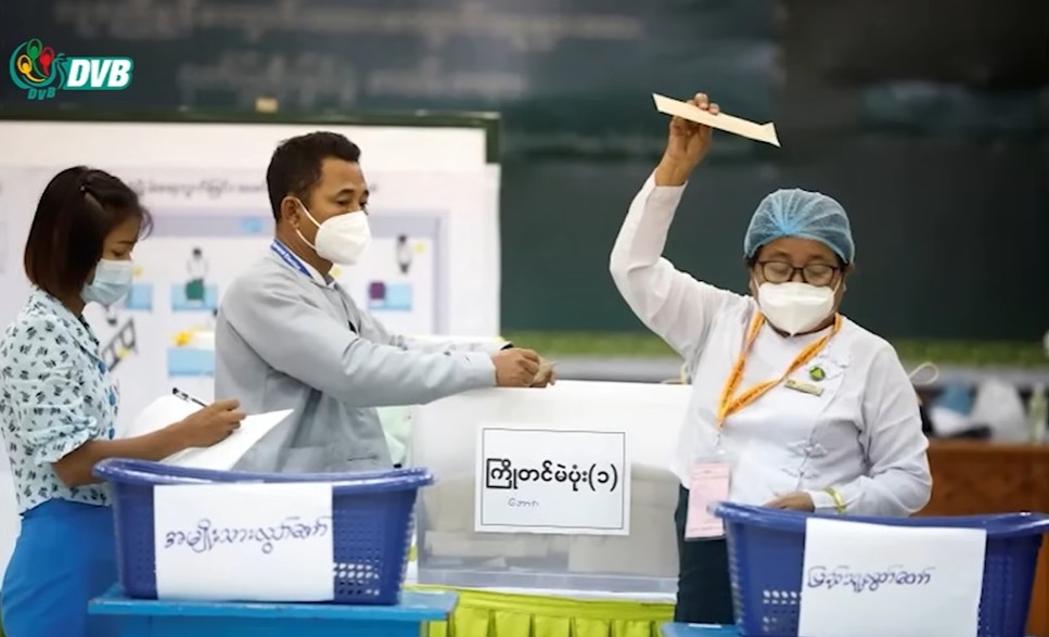 ယာယီနေရပ်စွန့်ခွာနေရသူများနှင့် မြို့နယ်ပြင်ပရောက်နေသူများ နိုဝင်ဘာလ ကြိုတင်မဲပေးရမည်