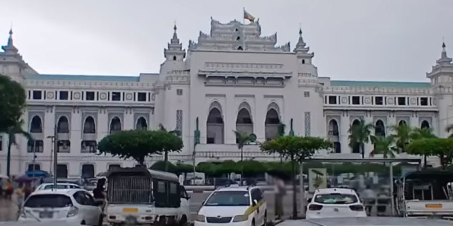 ရန်ကုန်မြို့တော်ခန်းမရှေ့၌ ဗုံးပေါက်