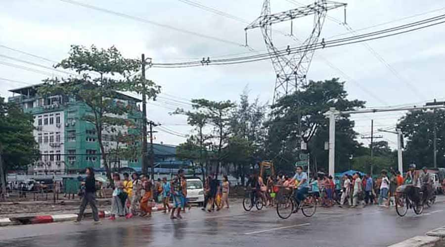 လုပ်ငန်းခွင်ဖိနှိပ်မှုများအပေါ် စစ်ဆေးရေးအဖွဲ့များက  မျက်ကွယ်ပြုနေ