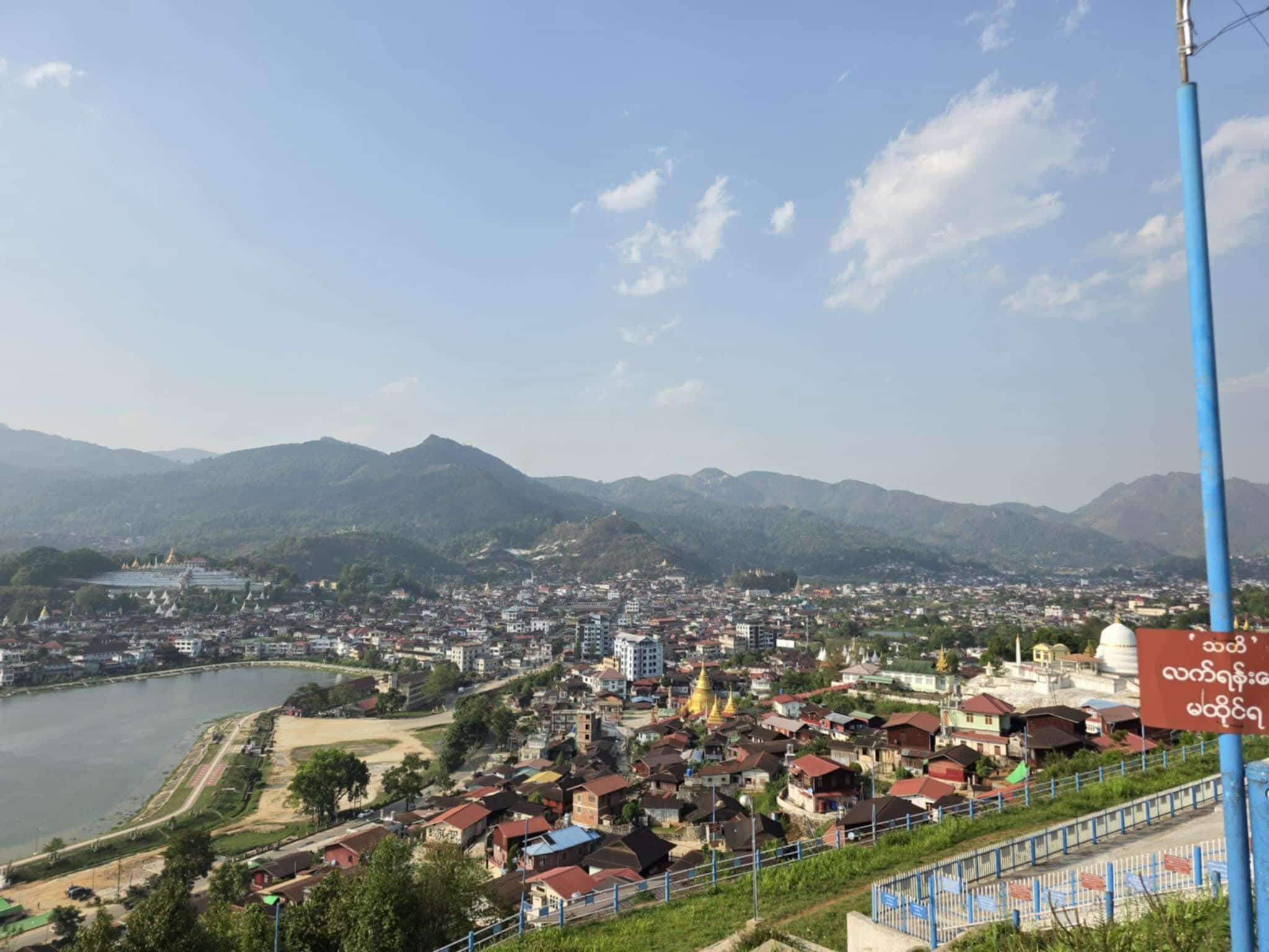 မိုးကုတ်-မန္တလေး အမြန်ယာဥ် ခရီးသည်ပို့‌ဆောင်မှု ရပ်နား
