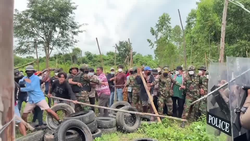 အငြင်းပွားနယ်စပ်၌ ထိုင်းရဲက ကမ္ဘောဒီးယား ဆန္ဒပြသူများကို ရော်ဘာကျည်ဖြင့် ပစ်ခတ်