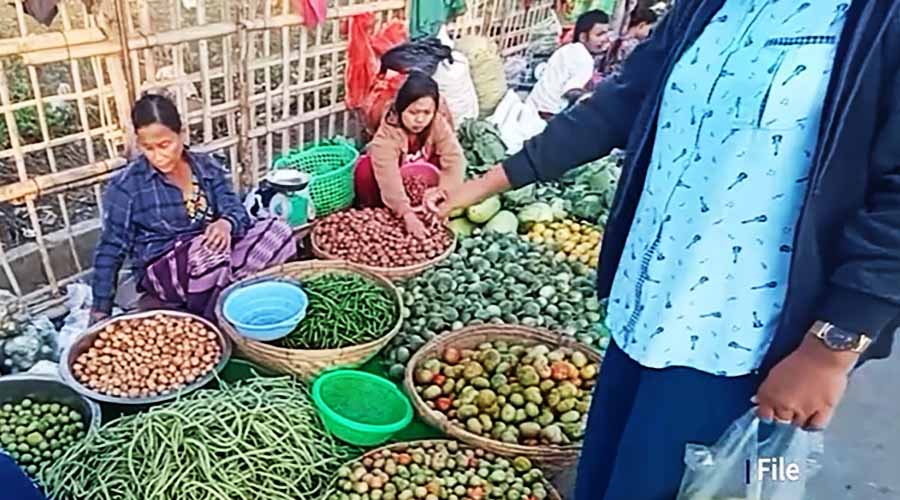 စီးပွားရေးကျဆင်းပြီး ကုန်ဈေးနှုန်း မြင့်တက်မှုကြောင့် မြန်မာပြည်သူများ စိတ်ပိုင်းဆိုင်ရာပြဿနာ ကြုံနေရ