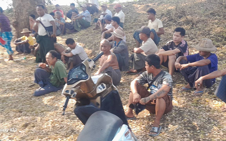 ဘုတလင်မြို့နယ်၌ စစ်တပ်က စစ်ကြောင်းထိုးလာသဖြင့် ပြည်သူထောင်ချီ နေရပ်စွန့်ထွက်ပြေး