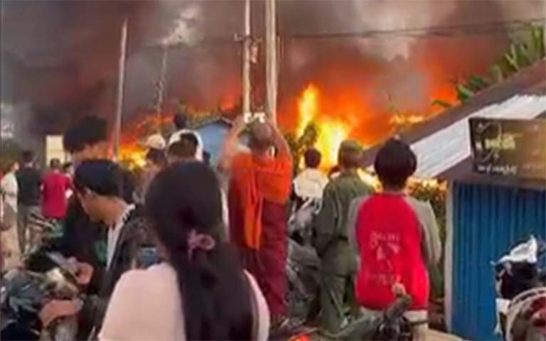 နမ့်ဖတ်ကာတွင် မီးလောင်ပြီး နေအိမ် ၂ လုံး ဆုံးရှုံး