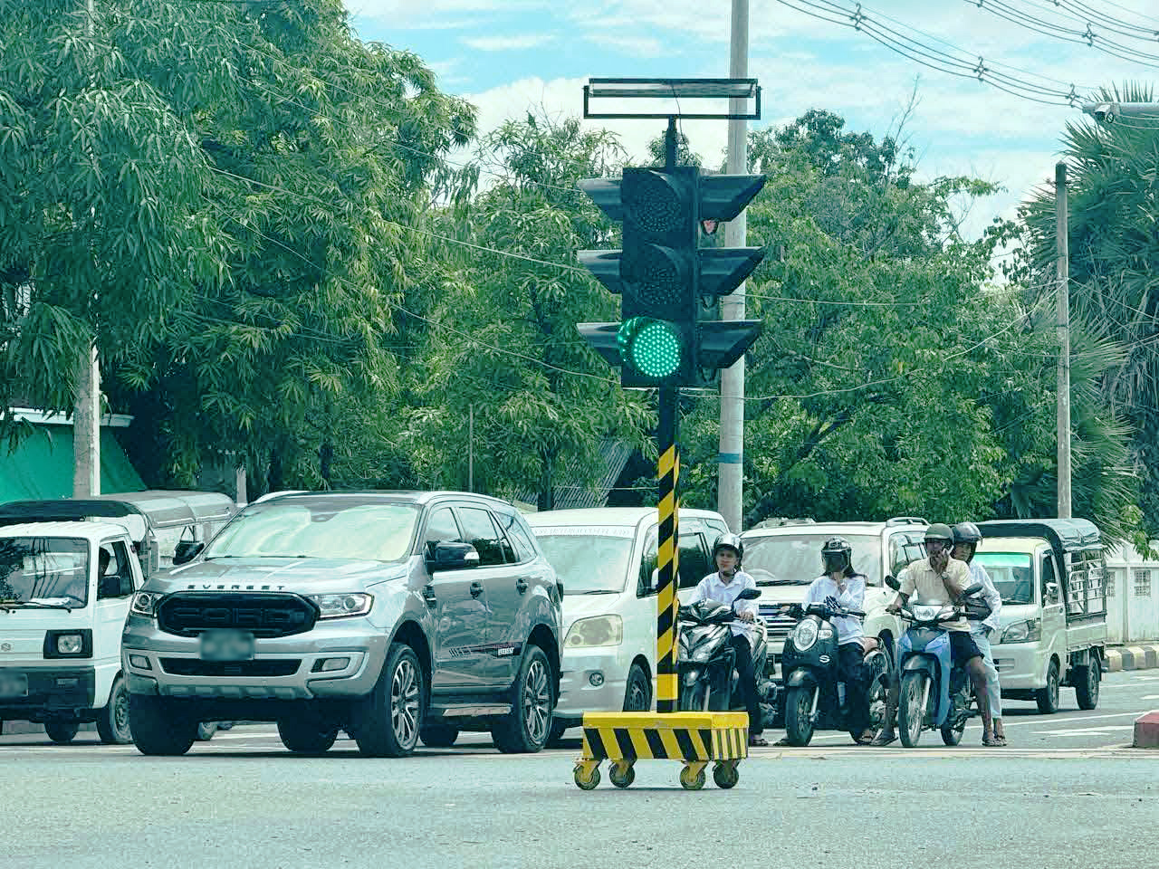 မန္တလေးတွင် ရွေ့လျားမီးပွိုင့် စတင်အသုံးပြု