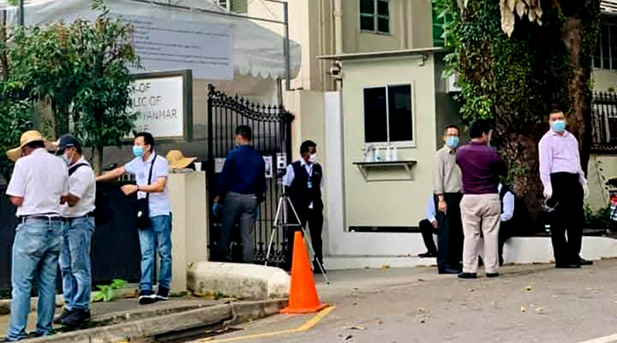 ပြည်ပရောက်မြန်မာများကို စစ်ကောင်စီသံရုံးက ကြိုတင်မဲပေးရန် ဖိအားပေးနေ