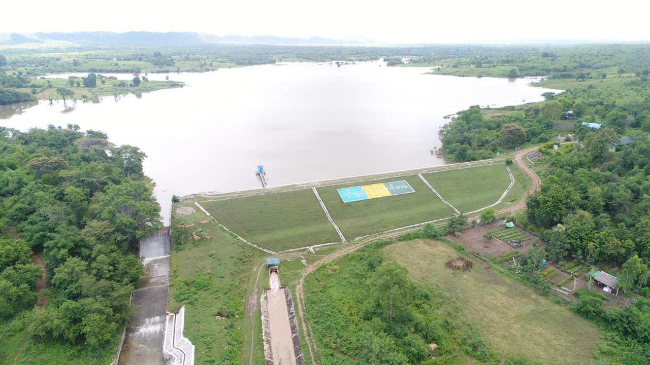 သဖန်းဆိပ်ဆည်ထဲက ရွှေဖောင်များကြောင့် စိုက်ပျိုးရေးပျက်စီးနိုင်သဖြင့် တောင်သူများ ကန့်ကွက် 