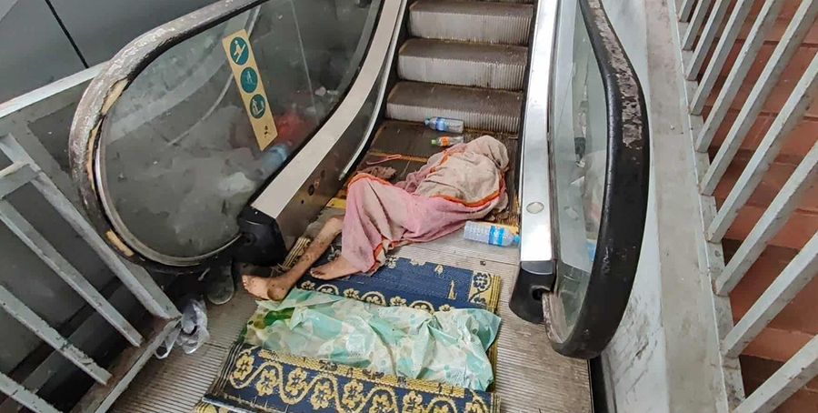 ဗိုလ်တထောင်ဘုရားအနီး လူကူးခုံးကျော်တံတားတွင် အိမ်ရာမဲ့အမျိုးသမီး ၁ ဦး သေဆုံး