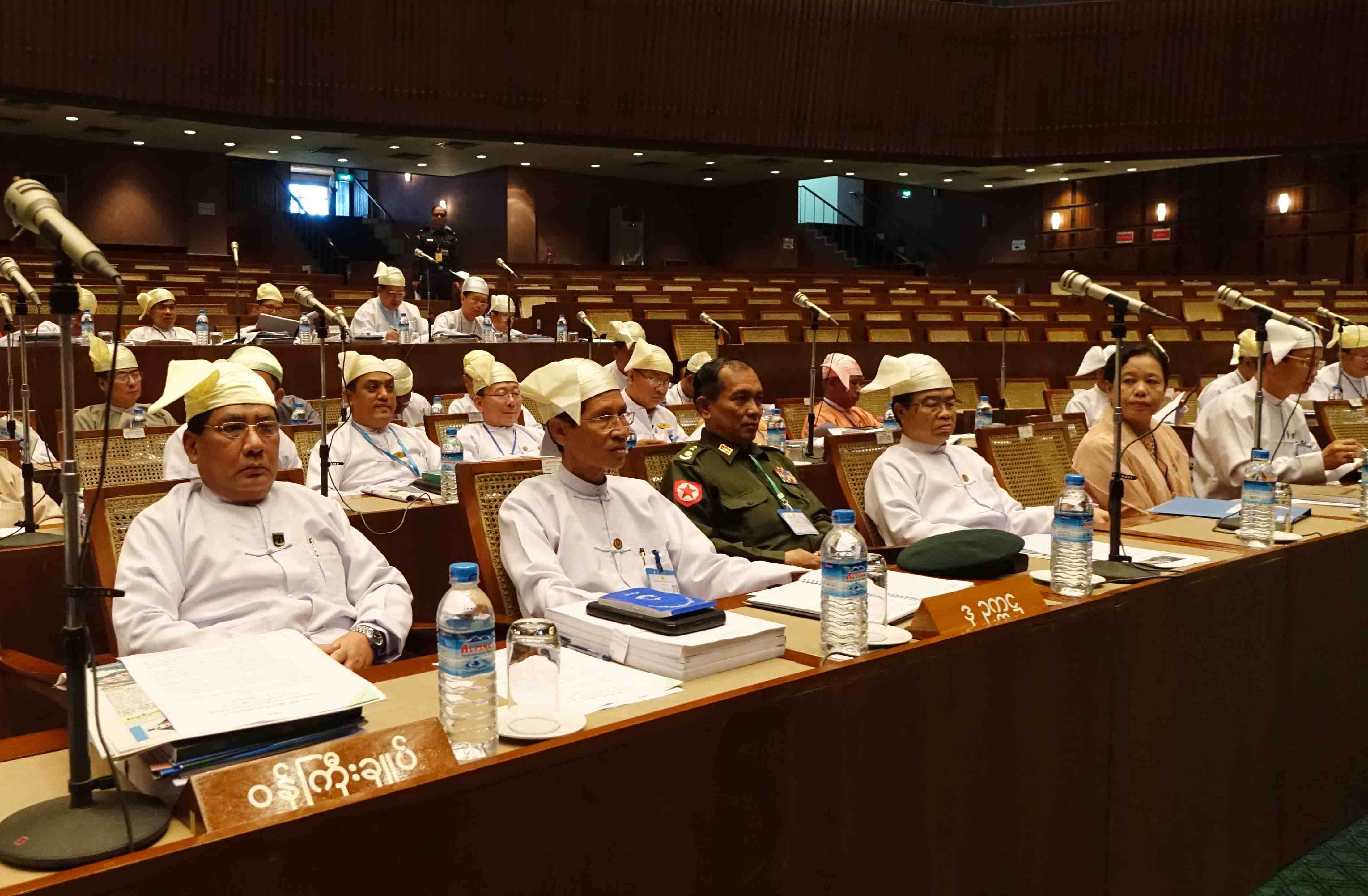 ရန္ကုန္တိုင္း​ေဒသႀကီး လႊတ္​ေတာ္ အထူးအစည္းအေ၀း က်င္းပ (ဓာတ္ပုံ)