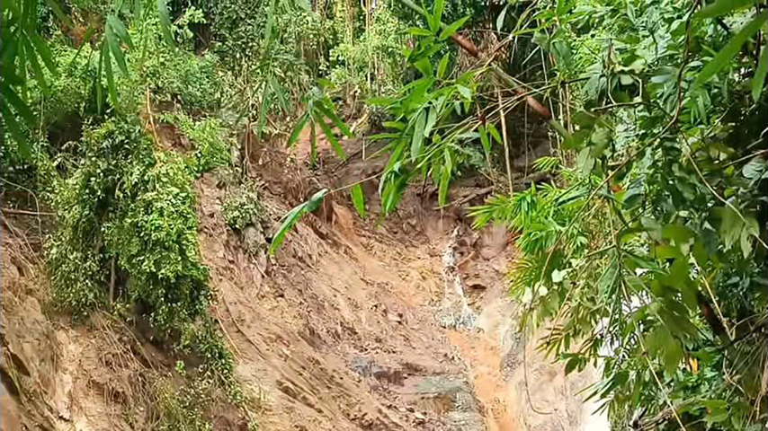 ရွာငံတွင် မြေပြိုပြီး စစ်ရှောင်ပြည်သူ ၁၀ ဦး သေဆုံး