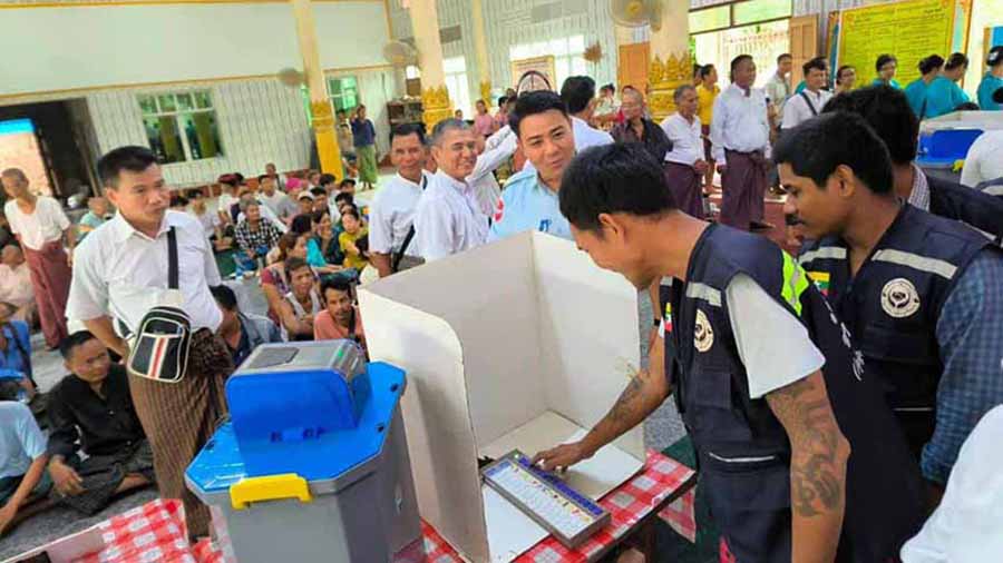 အီလက်ထရောနစ်မဲပေးစနစ်က မဲပေးသူများ၏ လူ့အခွင့်အရေး ချိုးဖောက်နိုင်