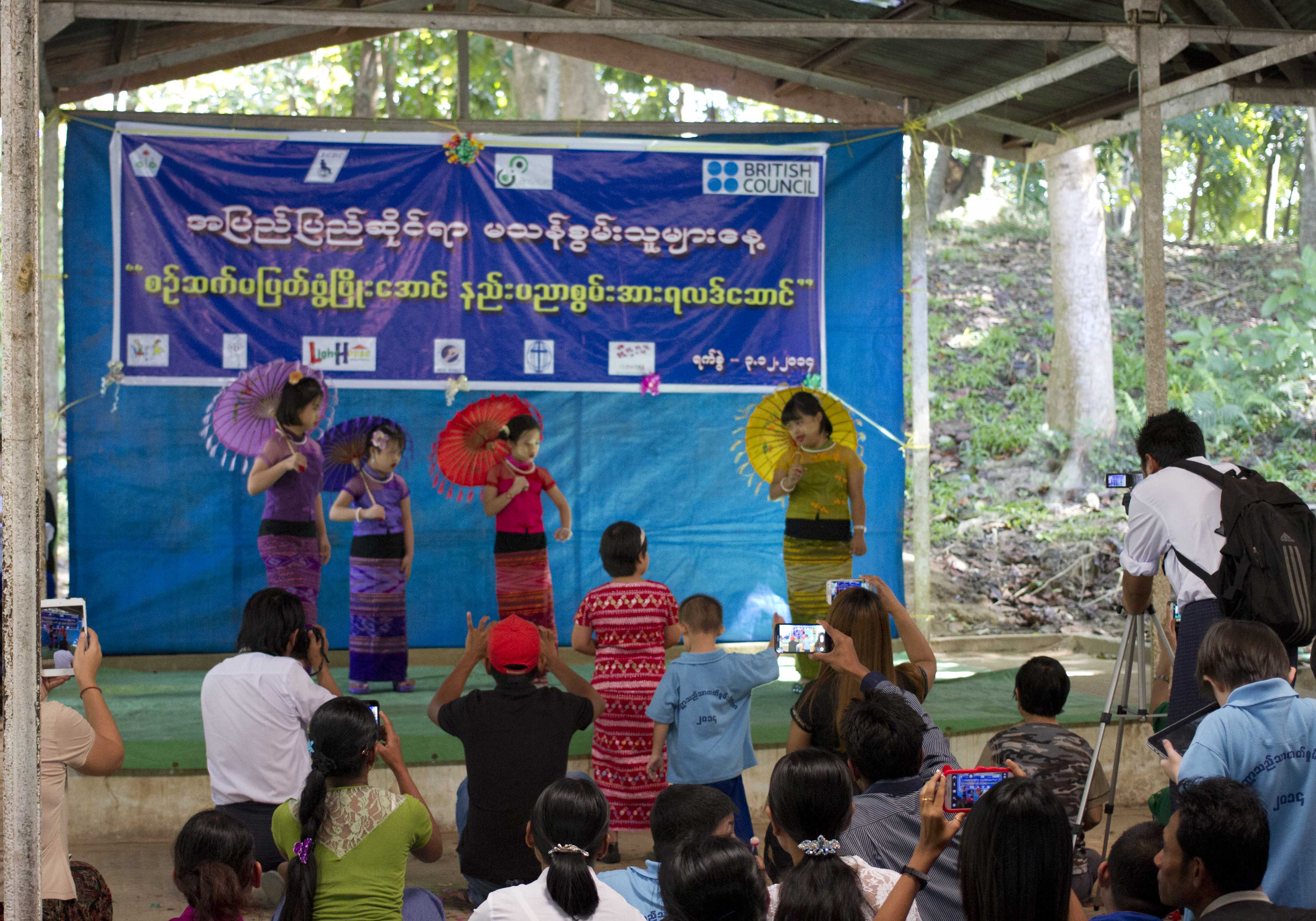 အျပည္ျပည္ဆုုိင္ရာ မသန္စြမ္းသူမ်ားေန႔ က်င္းပ (ဓာတ္ပုံ)