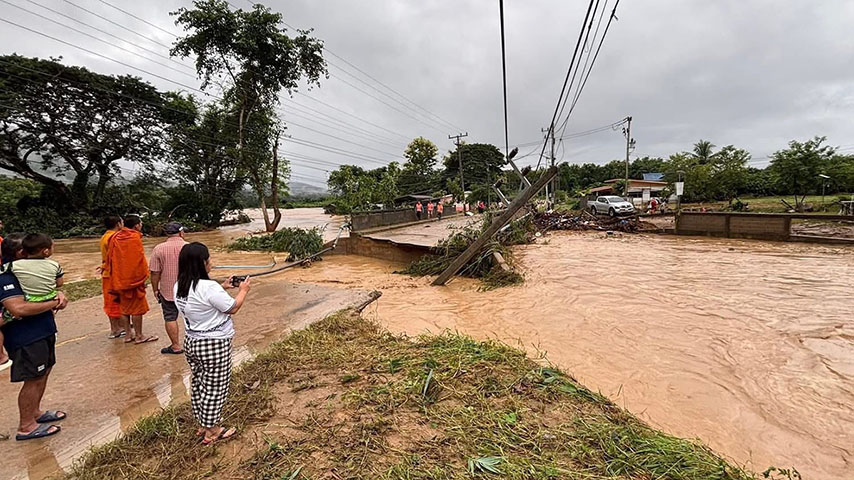 မယ်ဟောင်ဆောင်တွင် ရေကြီး  တံတားကျိုးကျပြီး နေအိမ် ၁၅ လုံးခန့်ပျက်စီး၊ လူသေဆုံးမှုရှိ 