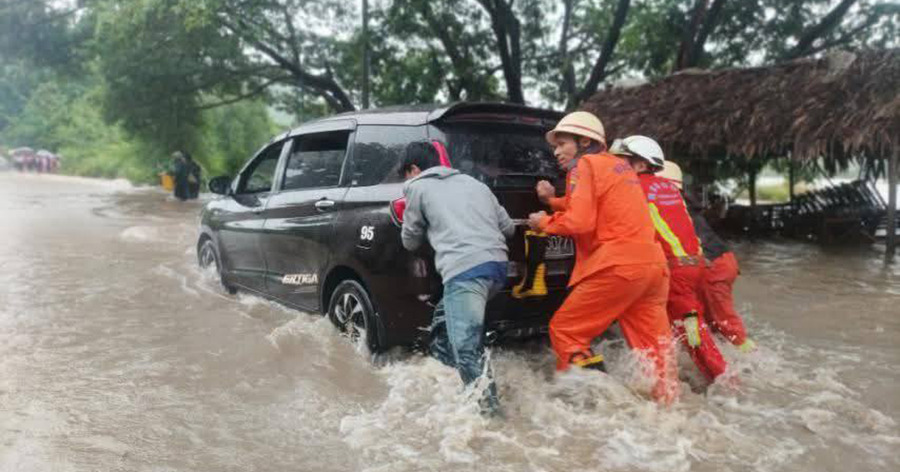 ရေလှောင်တမံ ရေကျော်နေသဖြင့် မိတ္ထီလာ-ကျောက်ပန်းတောင်းကားလမ်း ယာယီပိတ်